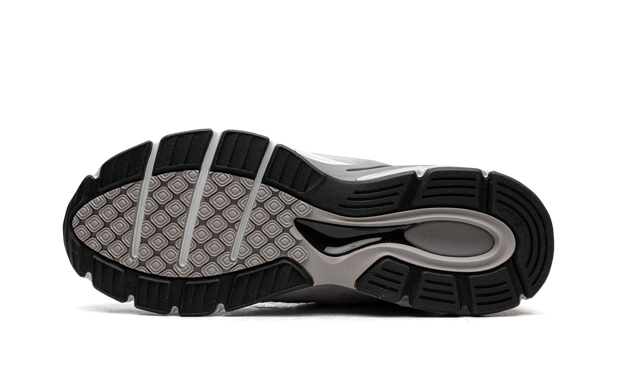New Balance 990v4 Sneakers - Grey Mesh & Suede-Style Panels