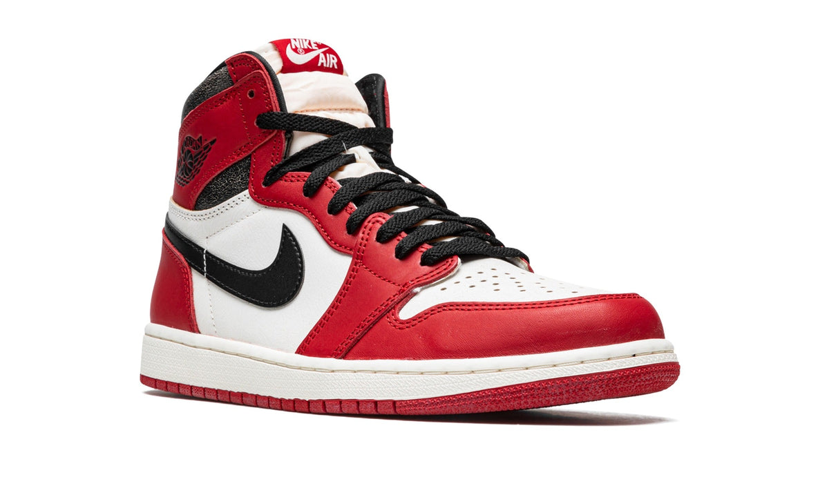 Air Jordan 1 Retro High OG Sneakers - Red/White/Black with Vintage-Style Details