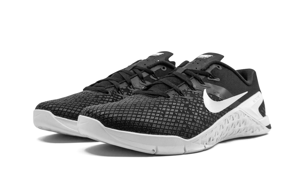 Metcon 4 "BLACK / WHITE" BV1636 001