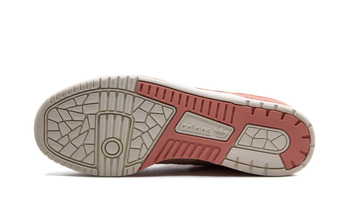 Rivalry Low "Social Status - Kings Peach" EE6384