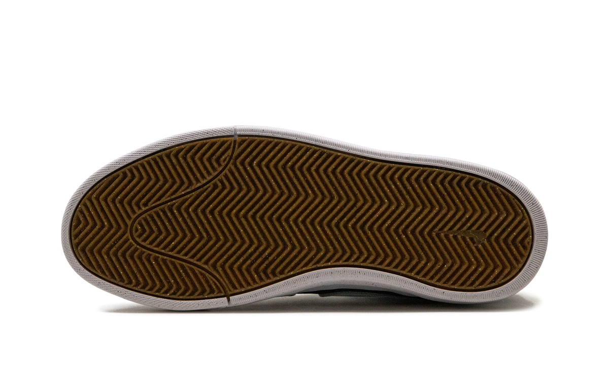 React Leo SB "Black White" DX4361 001