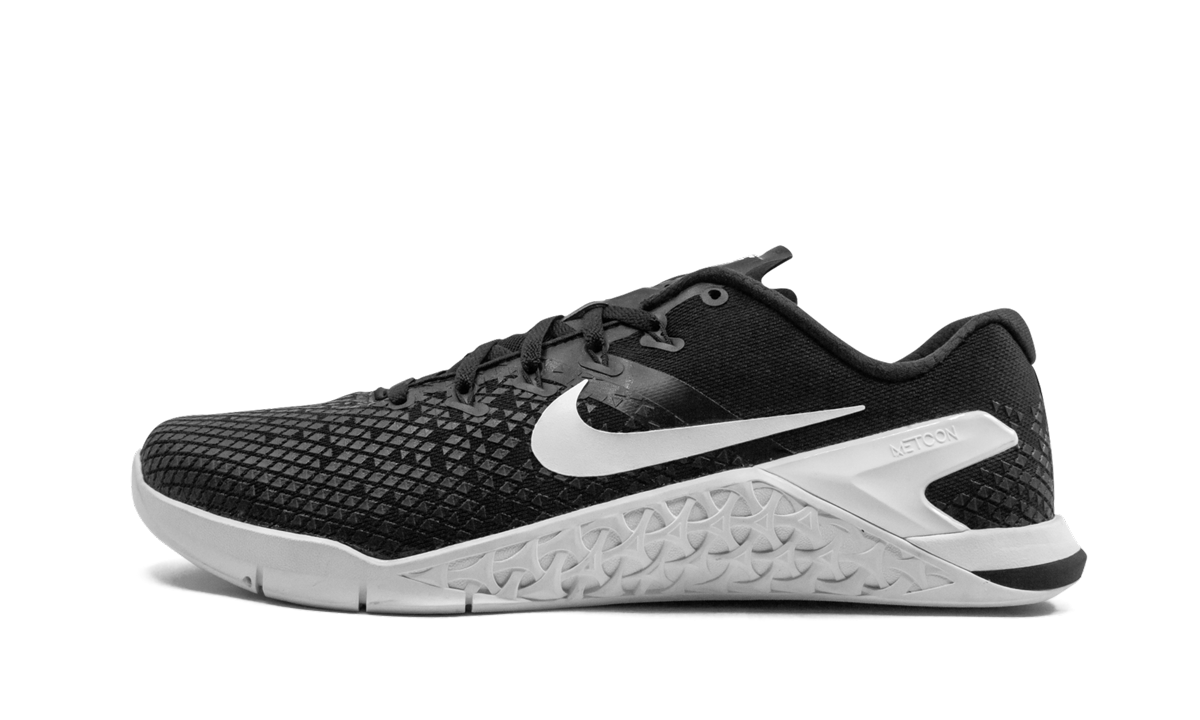 Metcon 4 "BLACK / WHITE" BV1636 001